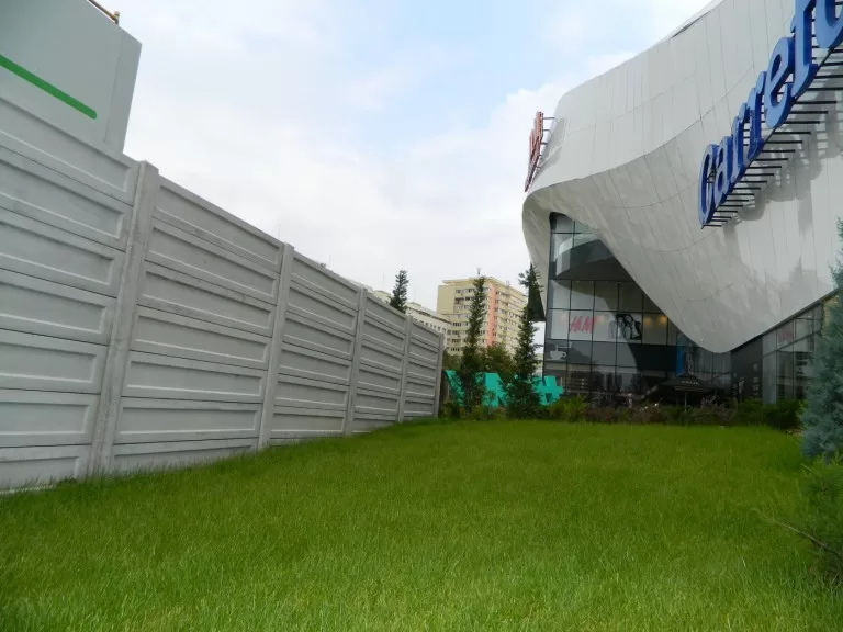 Împrejmuire industrială cu panouri Smooth Rebated (K3) — Konkret Line